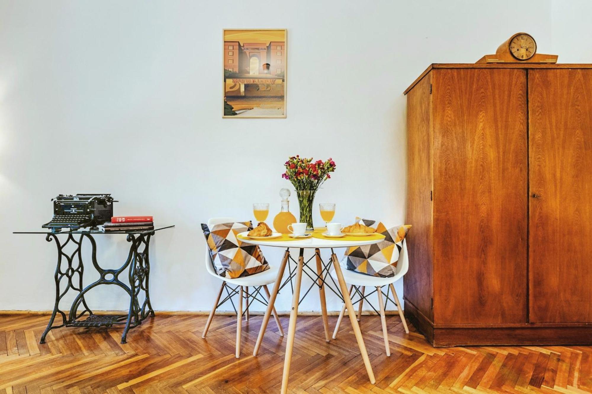 Na Muranowie - Mieszkanie Z Historia I In Muranow - A Flat With History Lägenhet